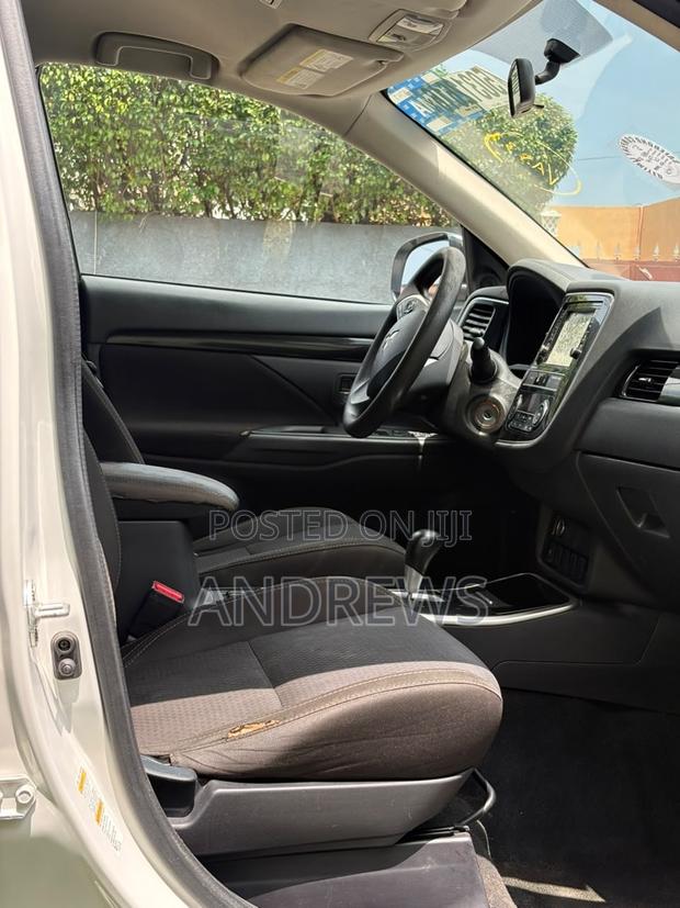 Mitsubishi Outlander SE FWD 2019 White