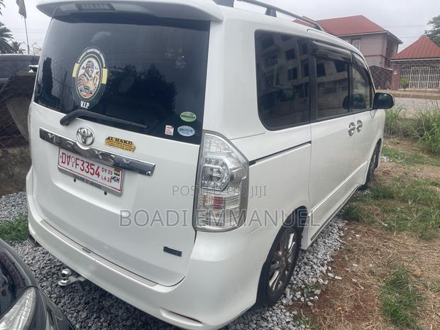 Toyota Voxy 2012 White