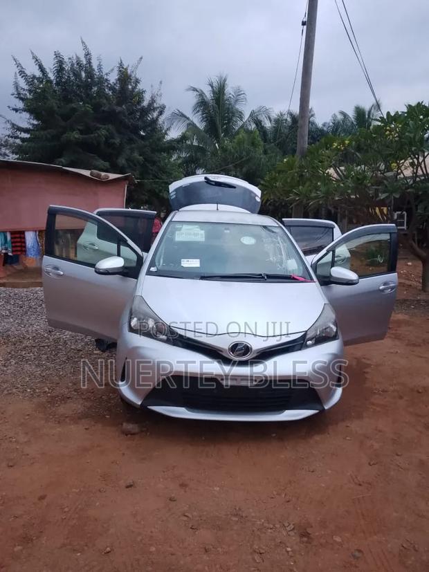 Toyota Vitz 1.0 FWD 5dr 2015 Silver