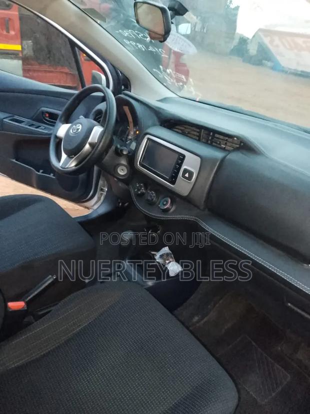 Toyota Vitz 1.0 FWD 5dr 2015 Silver