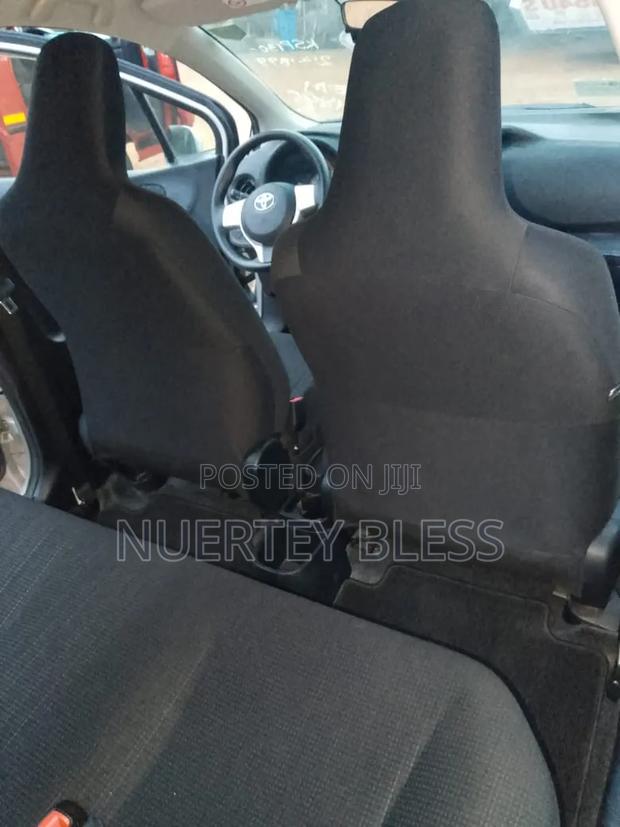Toyota Vitz 1.0 FWD 5dr 2015 Silver