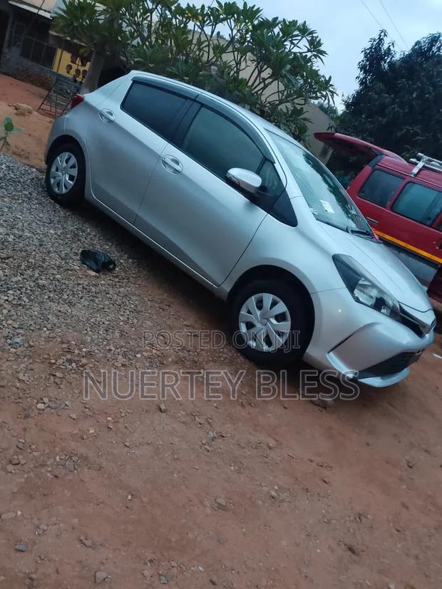Toyota Vitz 1.0 FWD 5dr 2015 Silver