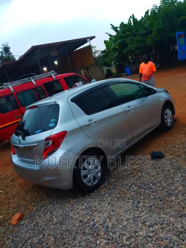 Toyota Vitz 1.0 FWD 5dr 2015 Silver