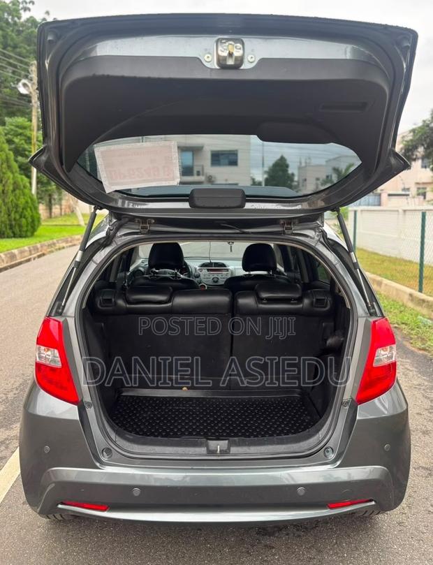 Honda Fit Automatic 2011 Gray