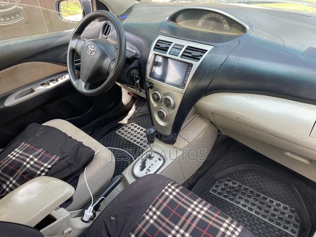 Toyota Belta 2010 Blue