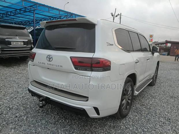 Toyota Land Cruiser 2016 White