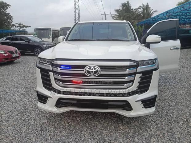 Toyota Land Cruiser 2016 White