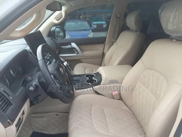 Toyota Land Cruiser 2016 White