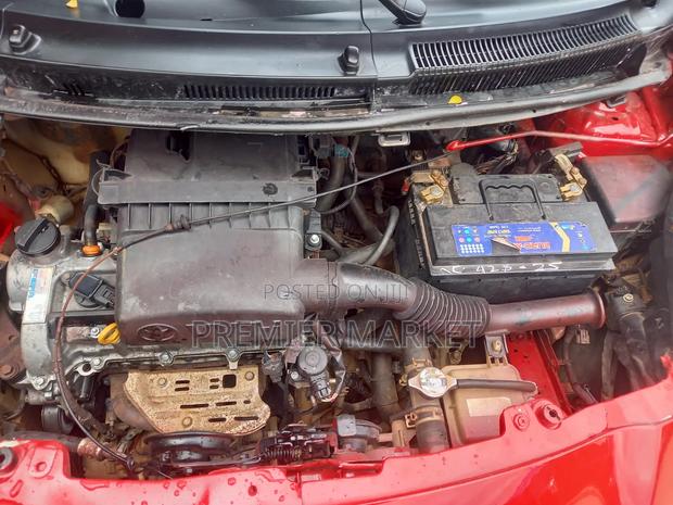Toyota Vitz 1.3 AWD 5dr 2010 Red