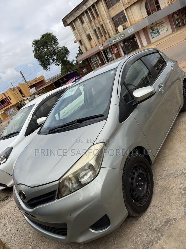 Toyota Vitz 2012 Gray
