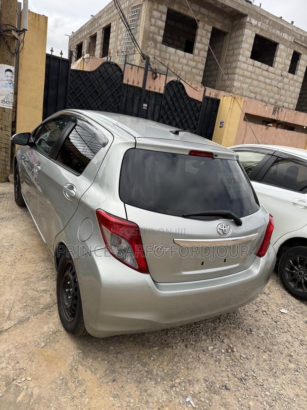Toyota Vitz 2012 Gray