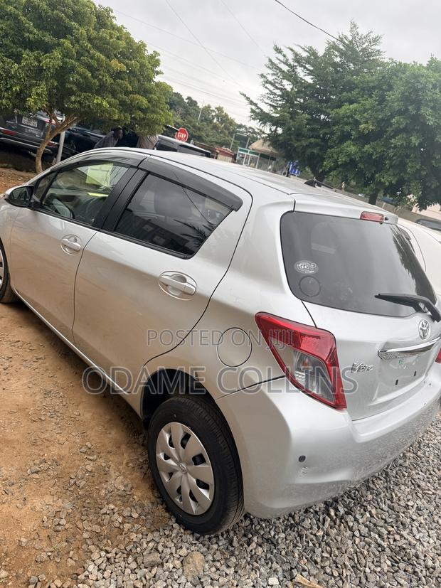 Toyota Vitz 2012 Silver