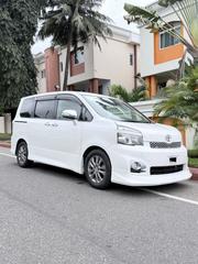 Toyota Voxy 2010 White for sale