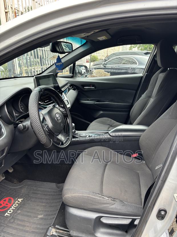 Toyota C-HR 2018 Silver