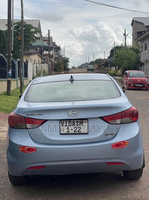 Hyundai Elantra Limited Sedan FWD (1.8L 4cyl 6A) 2013 Blue