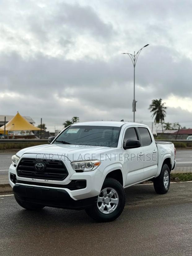 Toyota Tacoma 2018 White