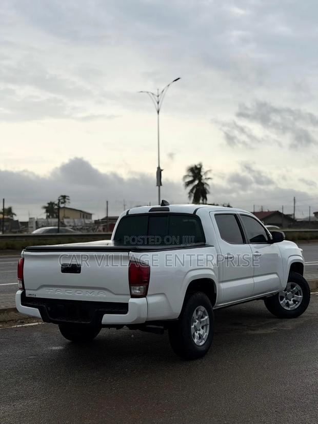 Toyota Tacoma 2018 White