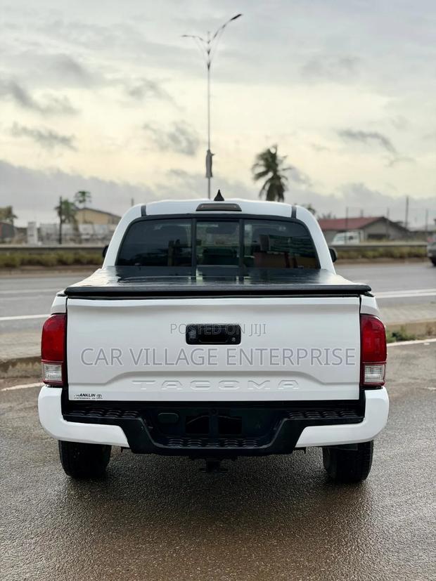 Toyota Tacoma 2018 White