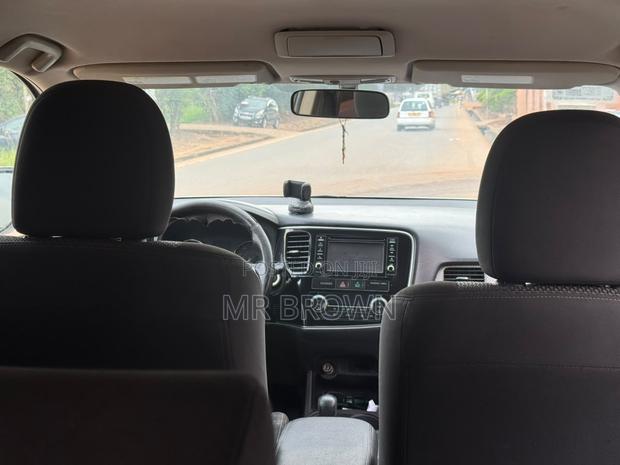 Mitsubishi Outlander SE FWD 2017 White