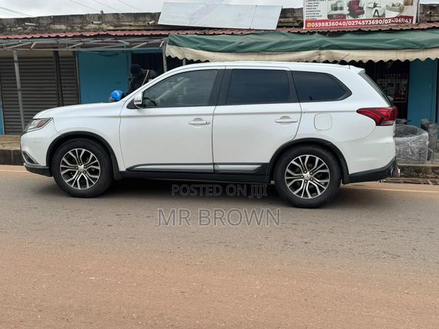 Mitsubishi Outlander SE FWD 2017 White
