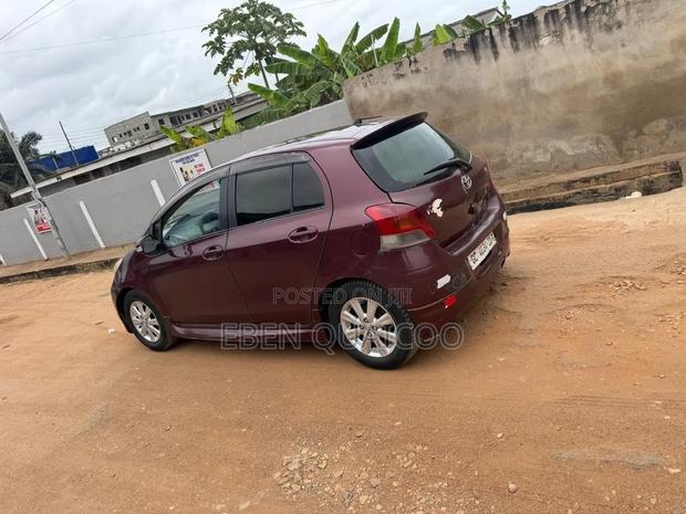 Toyota Vitz 2010 Burgundy