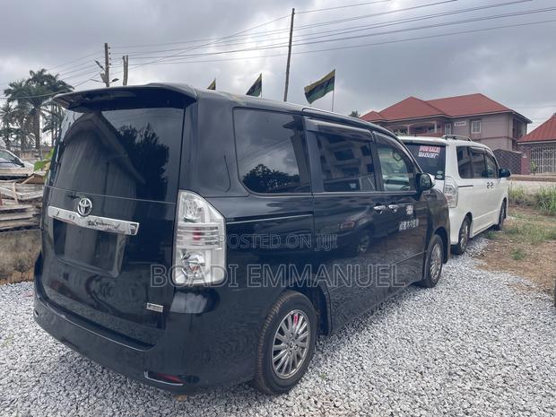 Toyota Voxy 2012 Black