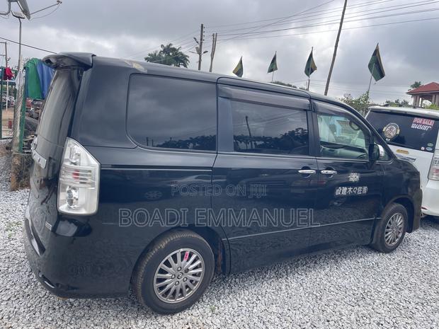 Toyota Voxy 2012 Black