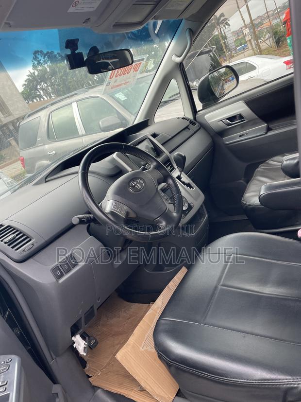 Toyota Voxy 2012 Black