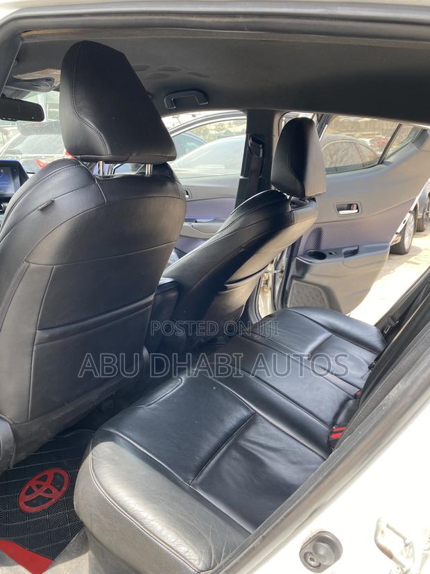 Toyota C-HR XLE FWD Sport Utility (2.0L 4cyl 2AM) 2018 White