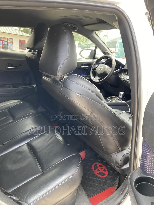 Toyota C-HR XLE FWD Sport Utility (2.0L 4cyl 2AM) 2018 White