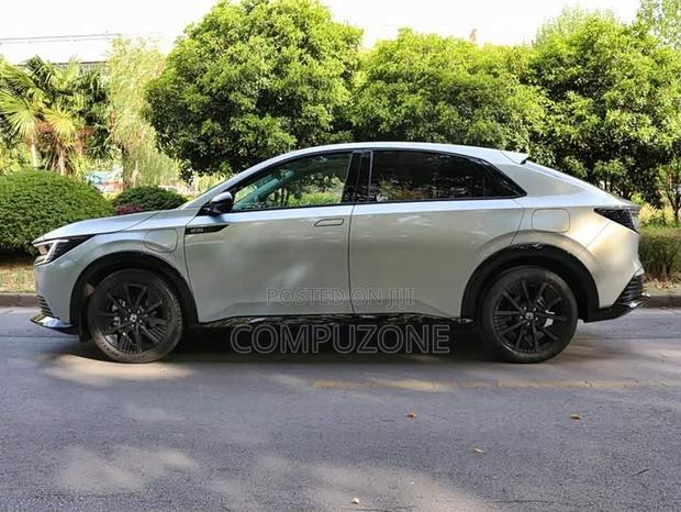 Honda e:NS2 2025 Silver