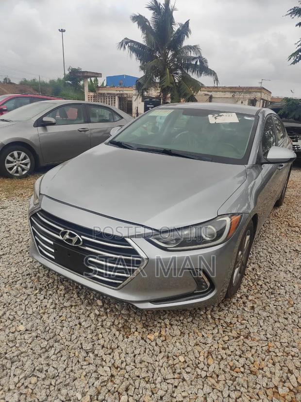 Hyundai Elantra 2018 Gold