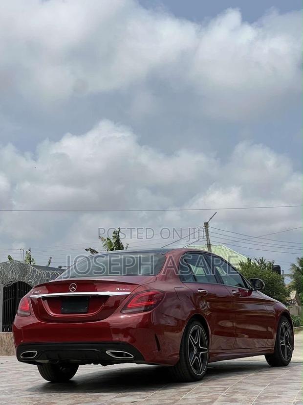 Mercedes-Benz C300 2020 Red