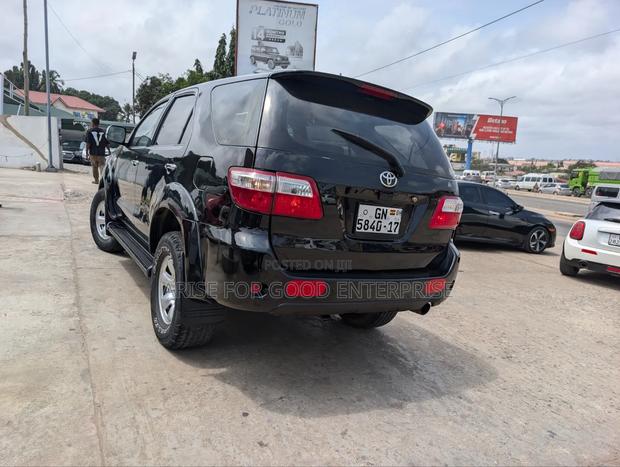 Toyota Fortuner 2.7 AWD 2011 Black