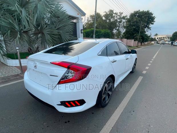 Honda Civic Touring 2dr Coupe (1.5L 4cyl) 2017 White
