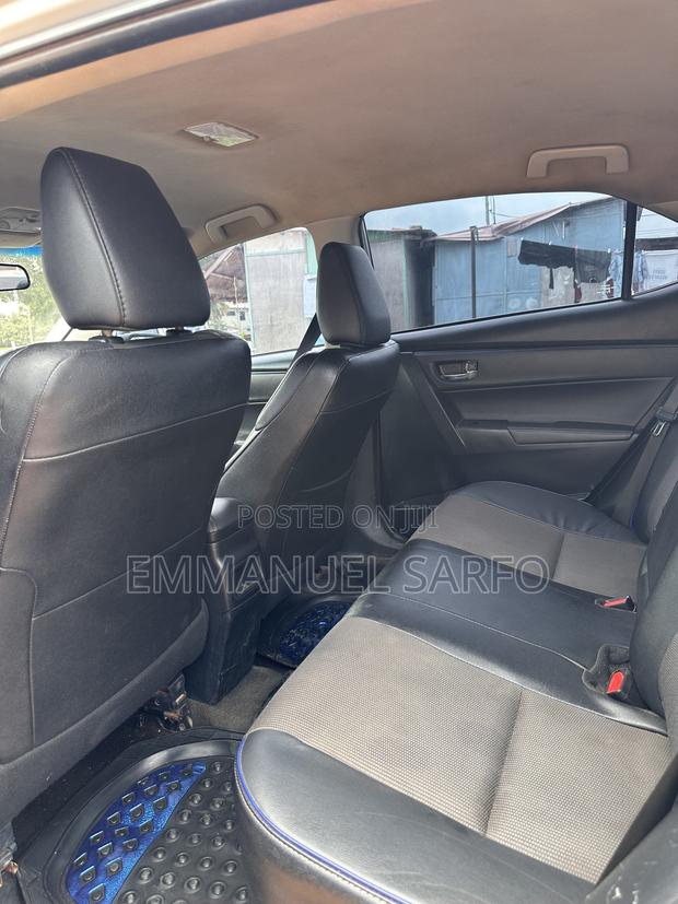 Toyota Corolla LE (1.8L 4cyl 2A) 2019 Silver