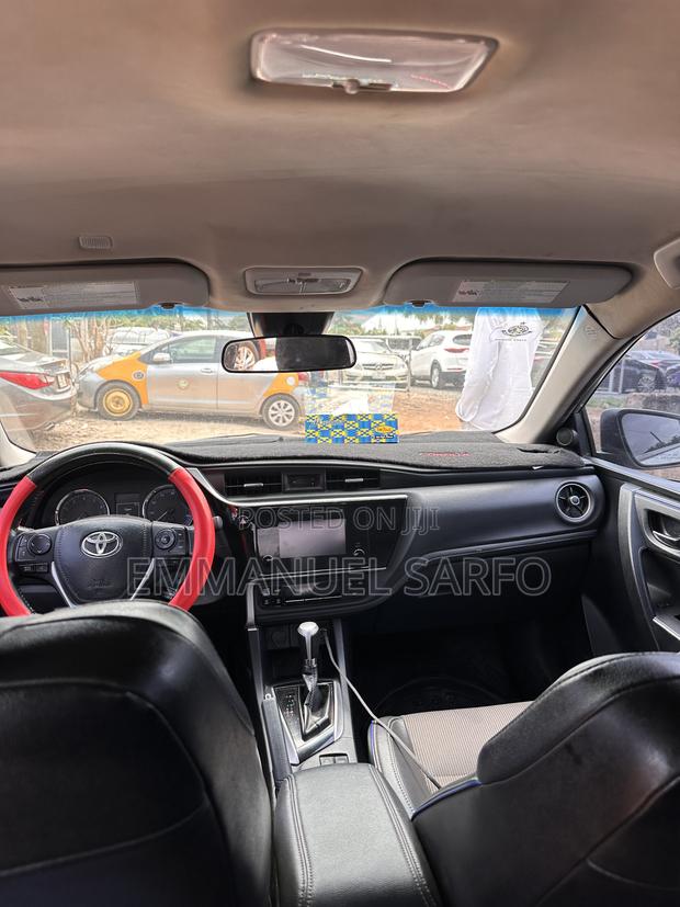 Toyota Corolla LE (1.8L 4cyl 2A) 2019 Silver