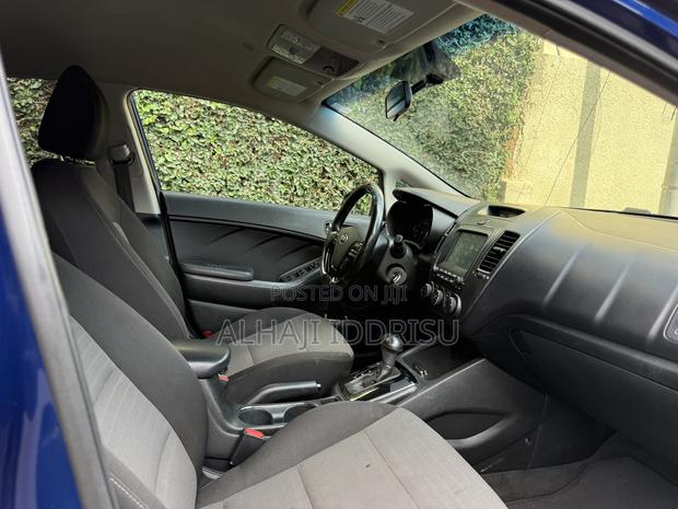 Kia Forte LX Hatchback 2018 Blue