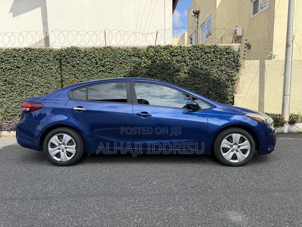 Kia Forte LX Hatchback 2018 Blue