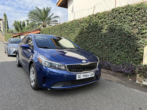 Kia Forte LX Hatchback 2018 Blue