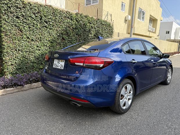 Kia Forte LX Hatchback 2018 Blue