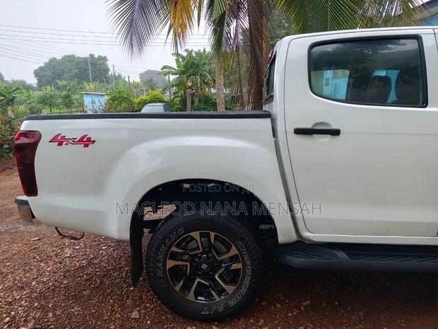 Isuzu D-MAX 2017 White