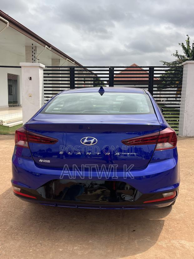 Hyundai Elantra 2019 Blue