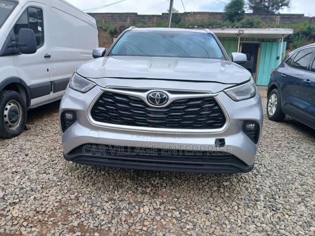 Toyota Highlander 2023 Silver