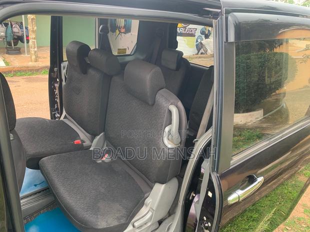 Toyota Sienta 2015 Beige