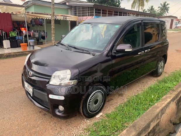 Toyota Sienta 2015 Beige