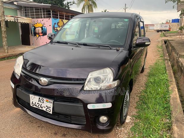 Toyota Sienta 2015 Beige