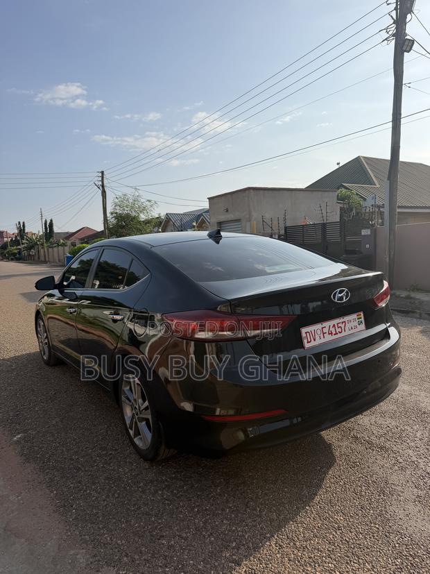 Hyundai Elantra Limited Sedan FWD (2.0L 4cyl 6A) 2017 Black