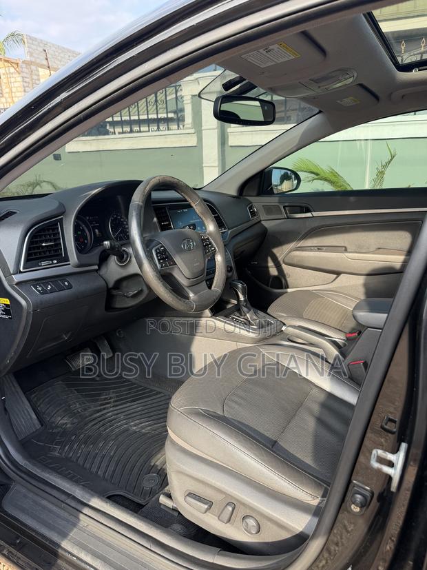Hyundai Elantra Limited Sedan FWD (2.0L 4cyl 6A) 2017 Black