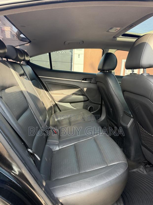 Hyundai Elantra Limited Sedan FWD (2.0L 4cyl 6A) 2017 Black